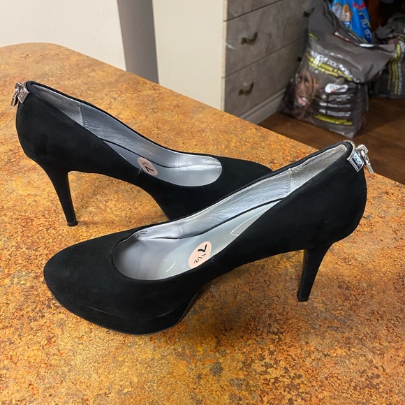 Guess platform stilettos shoes with lock SZ 7 1/2 - Picture 2 of 6